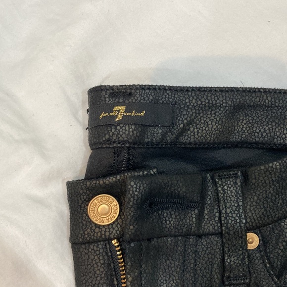 The High Waist Ankle Skinny With Faux Pockets in Black Coated
7 For All Mankind - Picture 3 of 4